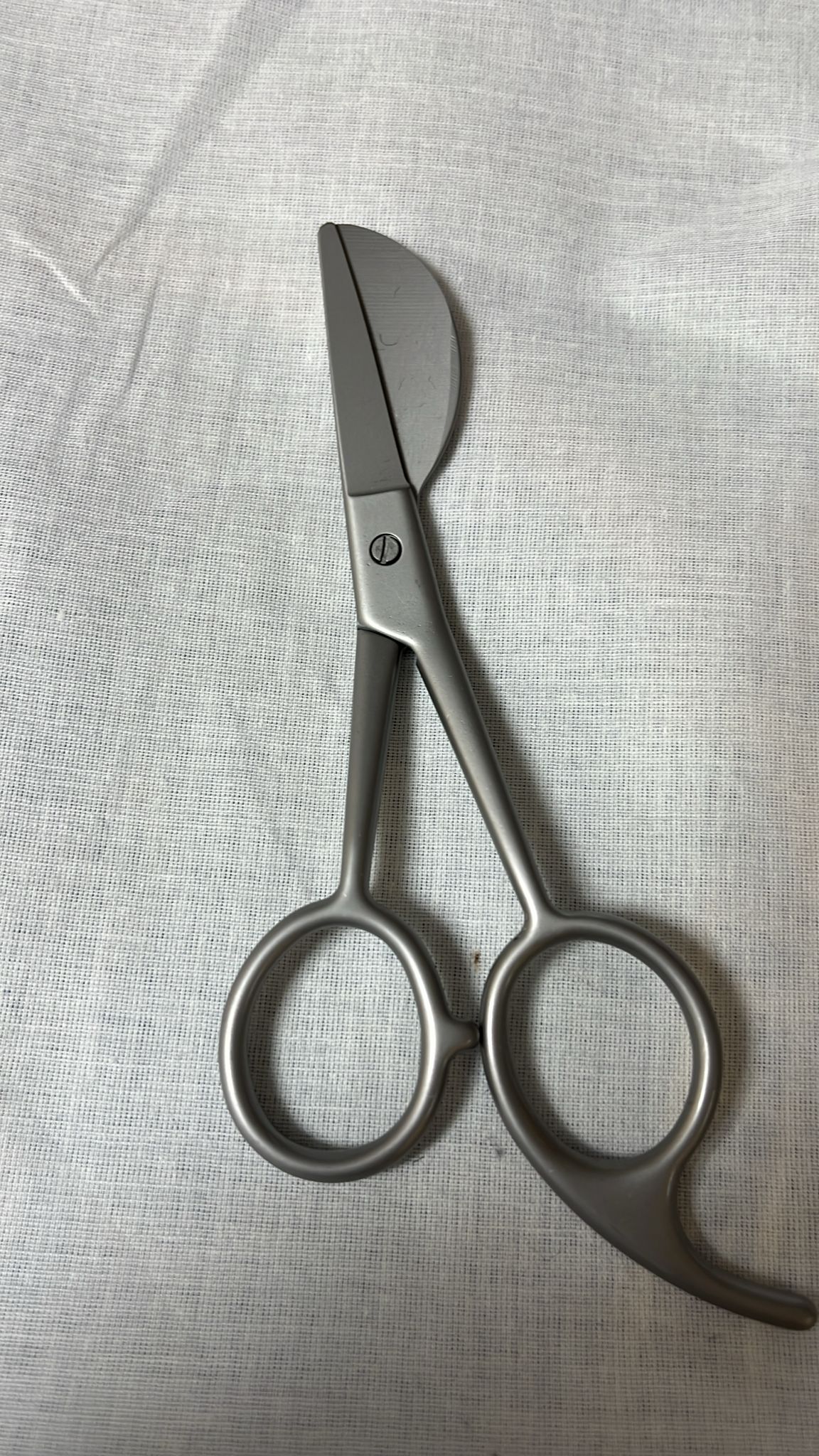 Tijeras de aplique pico de pato en el taller de AprendeaCoser